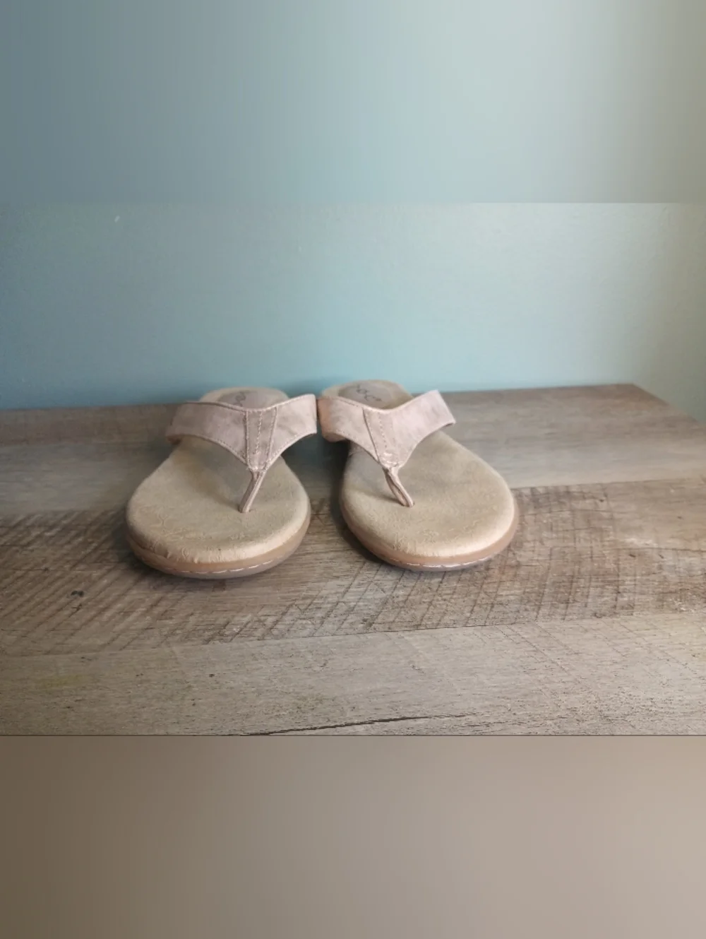 BOC Womens Cadore Metallic Thong Sandals 8 Rose Gold Comfort Beach Travel Vegan - Picture 2 of 12